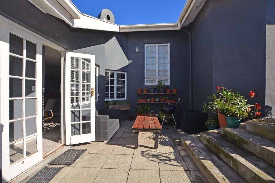 4 Bedroom Property for Sale in Bloubergstrand Western Cape